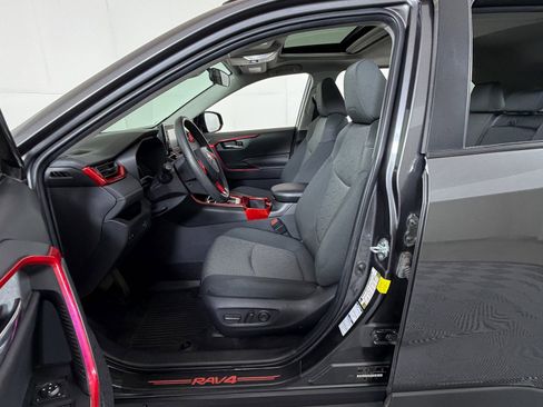 Used 2022 Toyota RAV4 XLE image 9