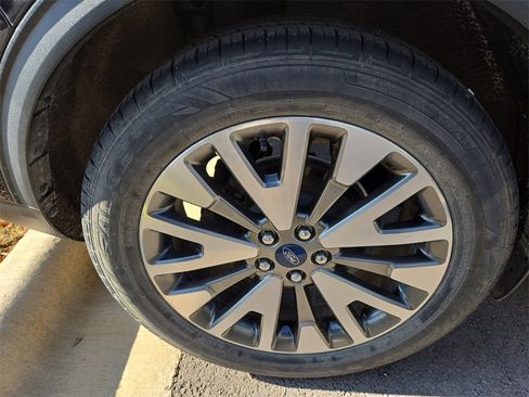 Used 2020 Ford Escape Titanium image 5