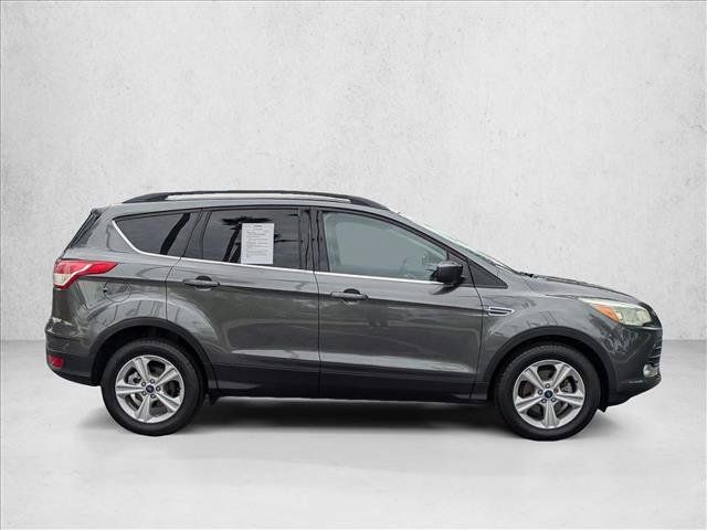Used 2016 Ford Escape SE w/ Equipment Group 201A FWD image 4