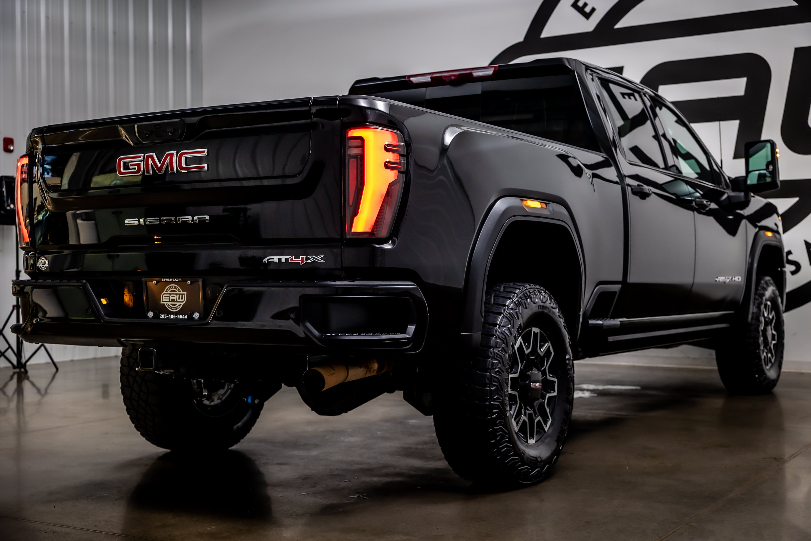 Used 2025 GMC Sierra 2500 AT4X AWD/4WD image 38
