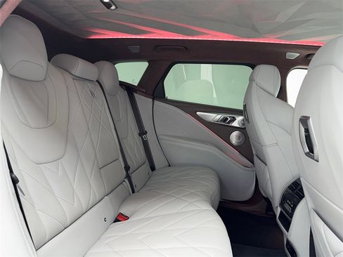 Used 2023 BMW XM image 40