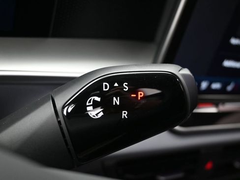 Used 2025 Volkswagen Tiguan SE R-Line AWD/4WD image 19