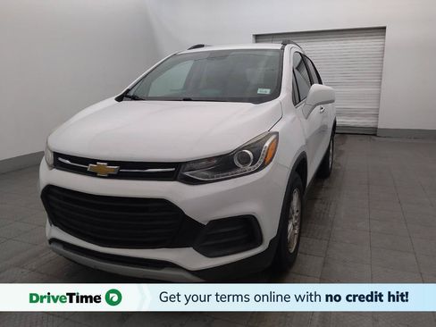 Used 2020 Chevrolet Trax LT w/ LT Convenience Package FWD image 1