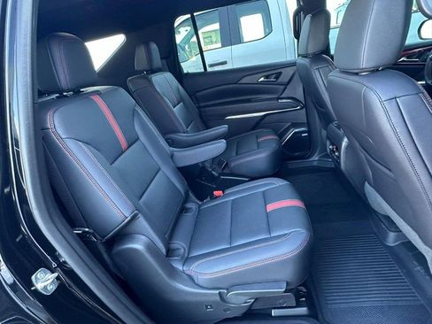 Used 2025 Chevrolet Traverse RS image 16
