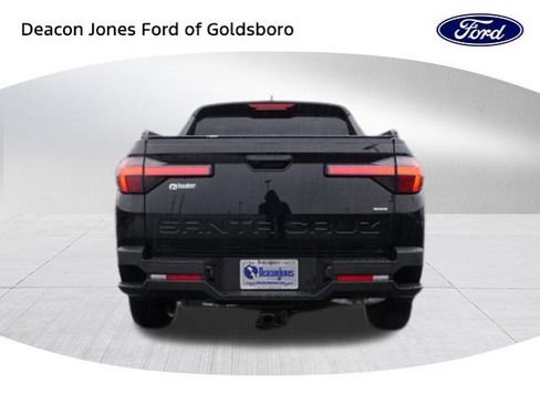 Used 2025 Hyundai Santa Cruz SEL image 4