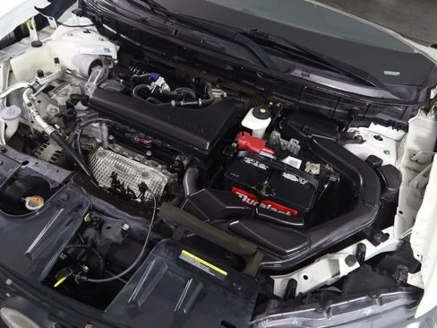 Used 2018 Nissan Rogue SV image 16