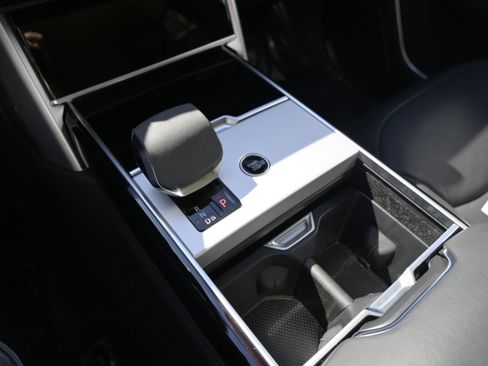 Used 2024 Land Rover Range Rover SE image 25