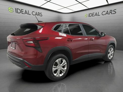 Used 2025 Chevrolet Trax LS FWD image 5
