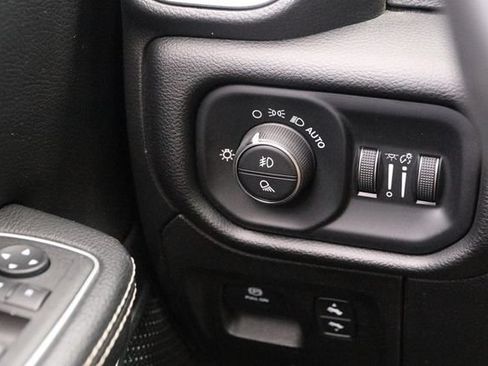 Used 2022 RAM 1500 Laramie AWD/4WD image 21