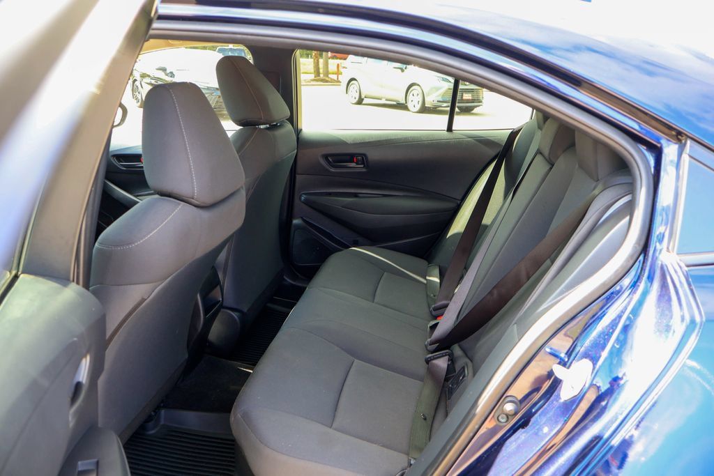 Used 2022 Toyota Corolla LE FWD image 11