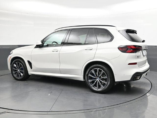 Used 2024 BMW X5 xDrive40i w/ M Sport Package AWD/4WD image 7