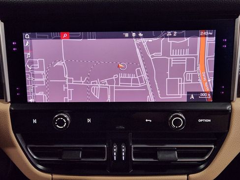 Used 2022 Porsche Macan S image 35