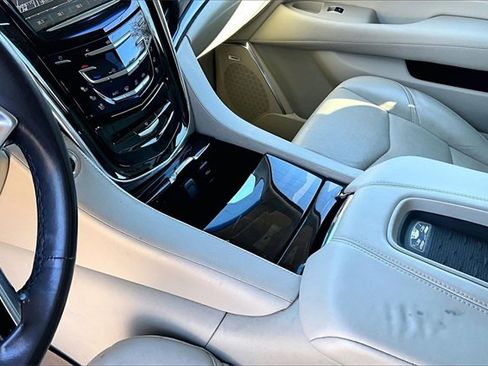 Used 2017 Cadillac Escalade Luxury image 15
