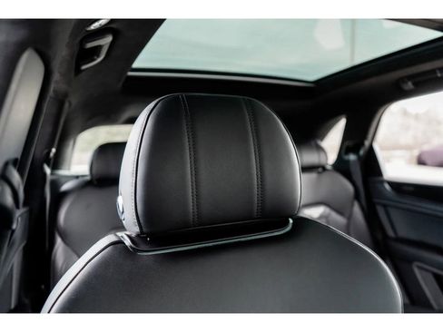 Certified 2022 Bentley Bentayga image 44