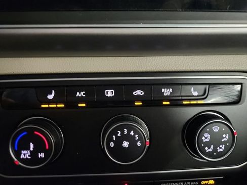 Used 2018 Volkswagen Atlas SE AWD/4WD image 45