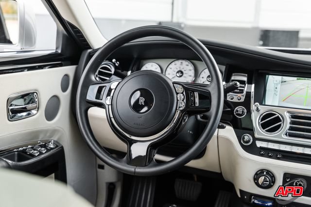 Used 2014 Rolls-Royce Ghost RWD image 11