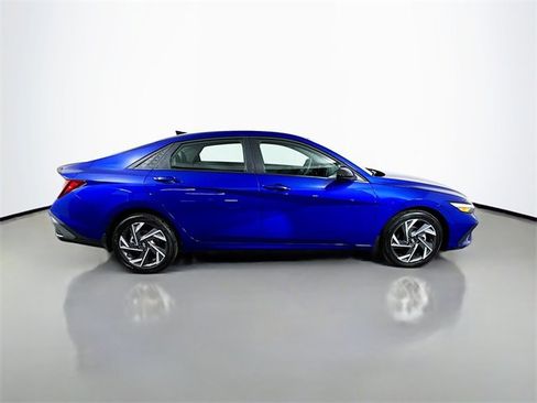 Used 2025 Hyundai Elantra Sport image 9
