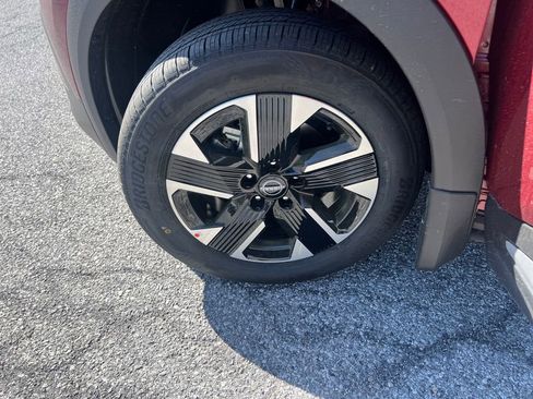 Certified 2025 Nissan Kicks SV AWD/4WD image 27
