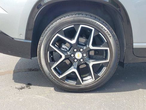 Used 2025 Chevrolet Traverse High Country w/ LPO, Floor Liner Package AWD/4WD image 38