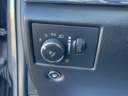 Used 2018 Jeep Grand Cherokee Limited image 27