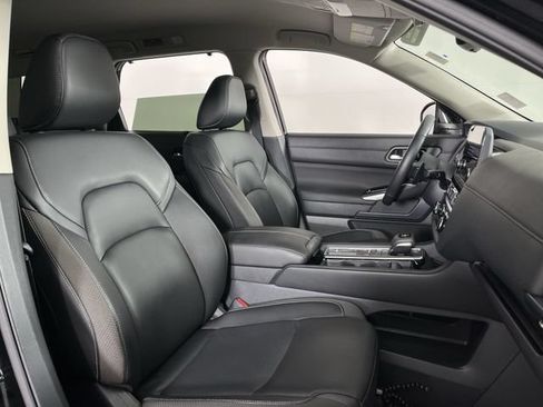 Certified 2025 Nissan Pathfinder SL FWD image 26