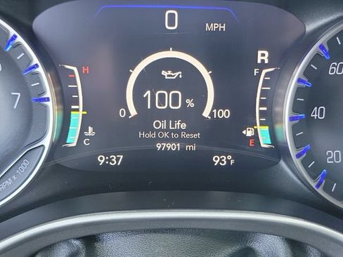 Used 2022 Chrysler Pacifica Touring-L FWD image 33