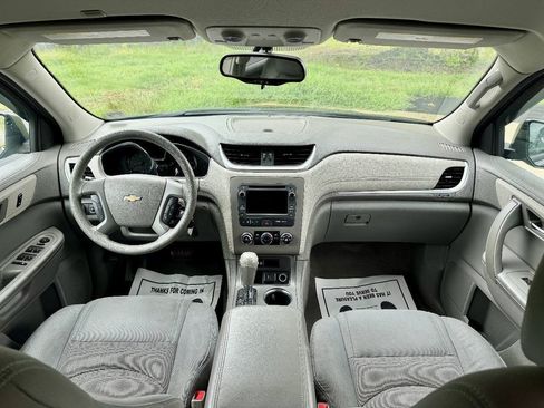 Used 2017 Chevrolet Traverse LS FWD image 17