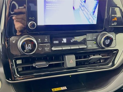Certified 2025 Toyota Highlander XLE FWD image 17