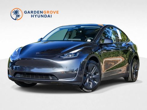Used 2024 Tesla Model Y Long Range AWD/4WD image 1