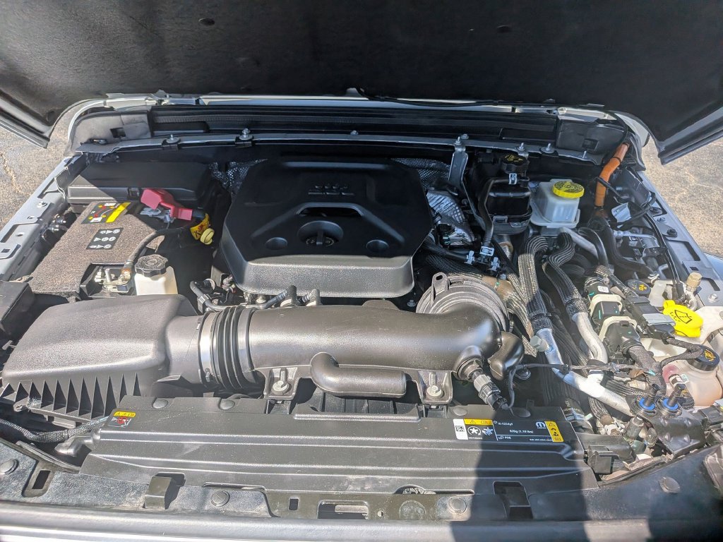 Used 2024 Jeep Wrangler Unlimited AWD/4WD image 37