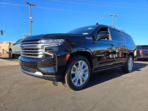 Used 2024 Chevrolet Suburban High Country w/ Advanced Technology Package image 2