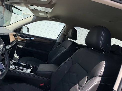 Certified 2026 Volkswagen Atlas SE w/ Black Wheel Package FWD image 17