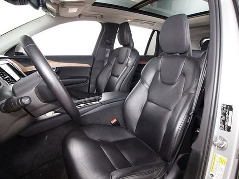 Certified 2023 Volvo XC90 B5 Plus w/ Protection Package Premier AWD/4WD image 19
