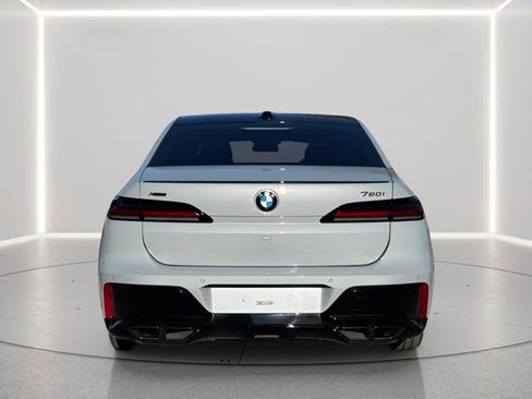 Used 2024 BMW 760i xDrive w/ Premium Package 2 image 4