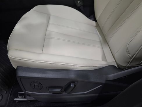 New 2025 Audi Q5 2.0T Premium image 27