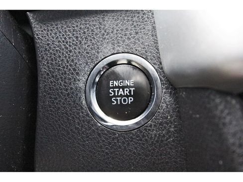 Used 2017 Toyota Highlander XLE FWD image 24