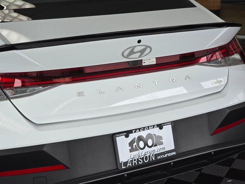 Used 2025 Hyundai Elantra SEL FWD image 12