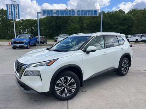 Used 2021 Nissan Rogue SV w/ Premium Package image 2