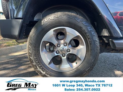 Used 2018 Jeep Wrangler Unlimited Sahara w/ Max Tow Package AWD/4WD image 9