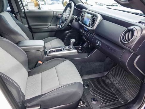 Used 2023 Toyota Tacoma TRD Off-Road image 15