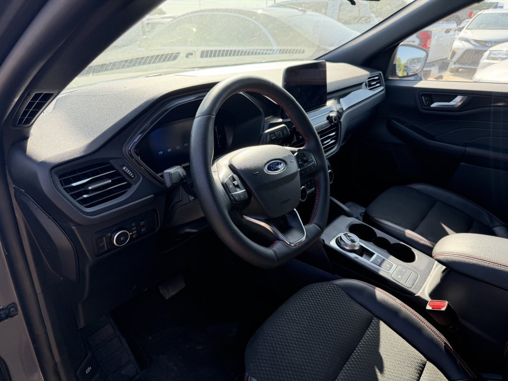 Used 2025 Ford Escape ST-Line Select AWD/4WD image 10