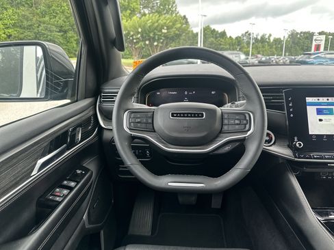 Used 2024 Jeep Wagoneer L Series II RWD image 23