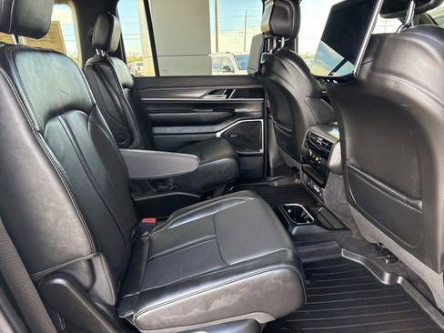 Used 2023 Jeep Wagoneer Series II w/ Premium Group I image 17