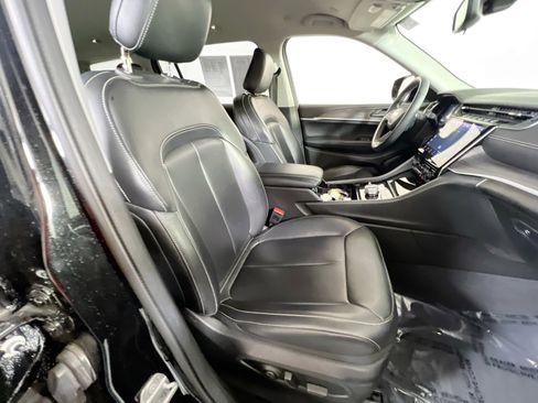 Used 2023 Jeep Grand Cherokee L Limited image 25