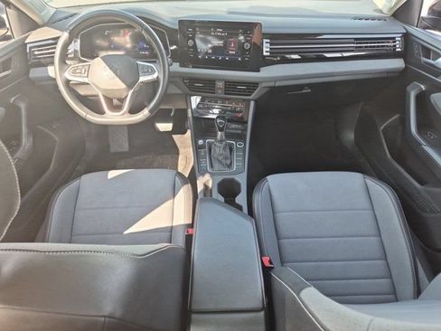 Used 2025 Volkswagen Jetta SE FWD image 25