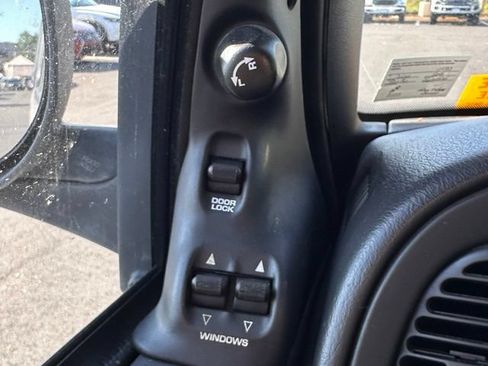 Used 2001 Dodge B2500 RWD image 17