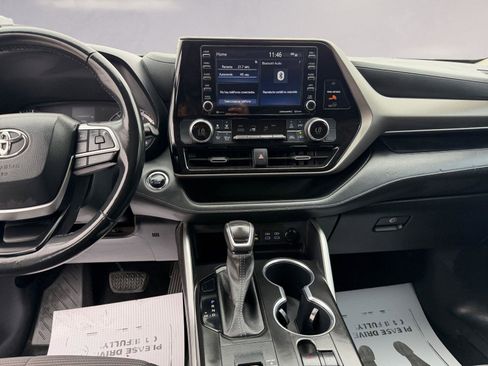Used 2022 Toyota Highlander LE image 11