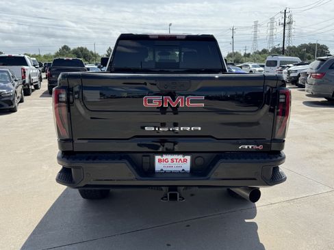 Used 2025 GMC Sierra 2500 AT4 AWD/4WD image 10
