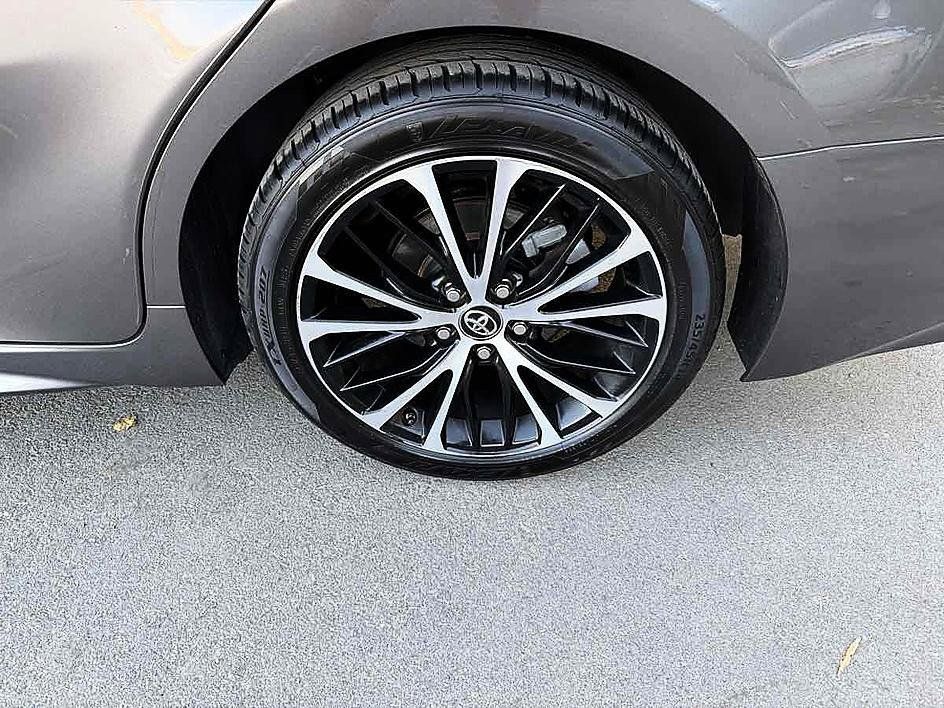 Used 2019 Toyota Camry SE FWD image 8