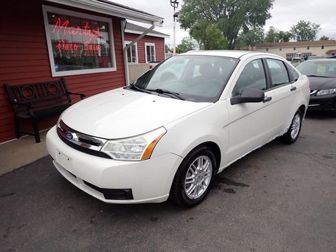Used 2011 Ford Focus SE FWD image 3